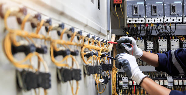 Professional Electrician technician working in Eunice, NM